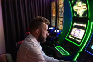 Specyfika działania jednorękiego bandyty powoduje, że jest to jedna z najbardziej uzależniających gier hazardowych automaty do gier - uzależnienie