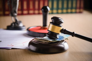 Gra u nielegalnych bukmacherów wiąże się m.in. z ryzykiem otrzymania podwójnej kary finansowej kary dla graczy - nielegalne zakłady