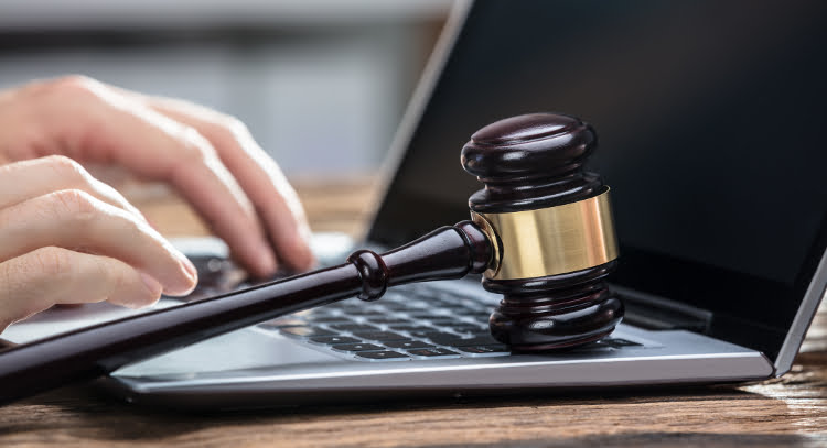 Legalny bukmacher to jedyny sposób na to, by bezpiecznie i nie ryzykując otrzymaniem kar finansowych, obstawiać zakłady bukmacherskie Legalny bukmacher