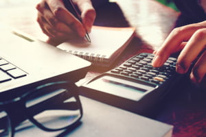 Kalkulator surebet usprawnia obliczanie parametrów koniecznych do poprawnego obstawiania zakładów arbitrażowych kalkulator surebet