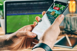 Surebet może być obstawiany w trybie live, jednak jest to sposób gry przeznaczony raczej dla doświadczonych graczy surebet - zakłady live