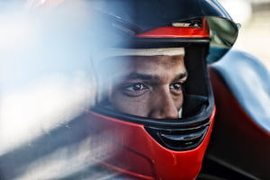 Umiejętności poszczególnych kierowców to jeden z kluczowych czynników decydujących o wynikach wyścigów F1 Zakłady bukmacherskie na F1 a kierowca