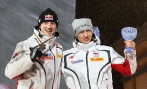 Zakłady bukmacherskie na wyniki Polaków w skokach narcisarskich są popularne ze względu na świetne wyniki polskich reprezentantów Adam Małysz i Kamil Stoch - ceremonia medalowa Oslo 2011