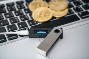Bitcoin jest świetnie zabezpieczony przed kradzieżą, o ile użytkownik przechowuje klucz w odpowiedni sposób Bitcoin - bezpieczeństwo