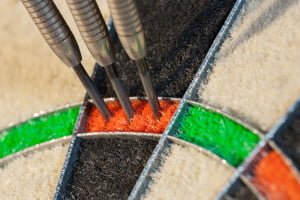 180-tka to podejście, w którym zawodnik zgarnia aż 180 punktów Zakłady na dart na 180-tki