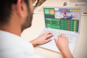 Niektórzy bukmacherzy umożliwiają nie tylko obstawianie zakładów, ale też oglądanie bezpłatnych transmisji meczów Zasady obstawiania zakładów bukmacherskich - transmisje u bukmacherów