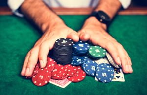 W pokerze Omaha Hi cała pula trafia do gracza z najwyższym układem kart poker Omaha - zasady wygranej