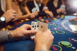 W czasie gry w pokera gracz może wykonać różne akcje Poker - zasady dotyczące akcji