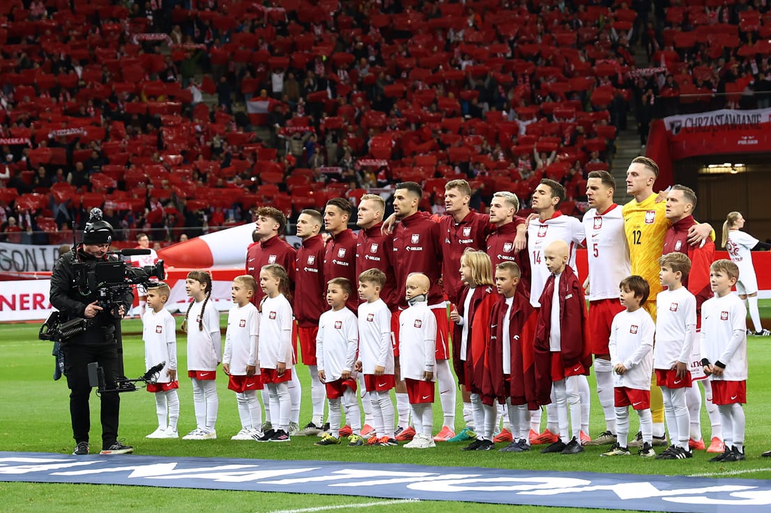 Reprezentacja Polski przed meczem Polska-Chorwacja w Lidze Narodów UEFA. Ustawienie do odśpiewania hymnu.